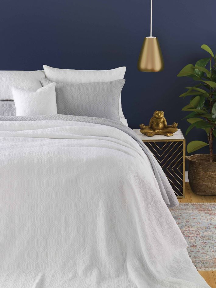 Alix, a grey Coverlet Bedding collection from Brunelli