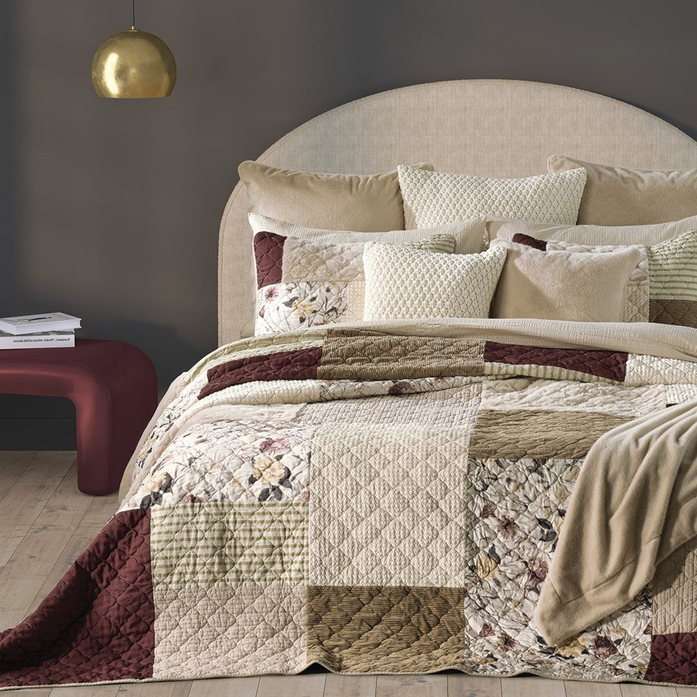 Pomegranate, a Bedding collection from Brunelli